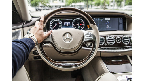 Comment réinitialiser l’autoradio d’une mercedes ?